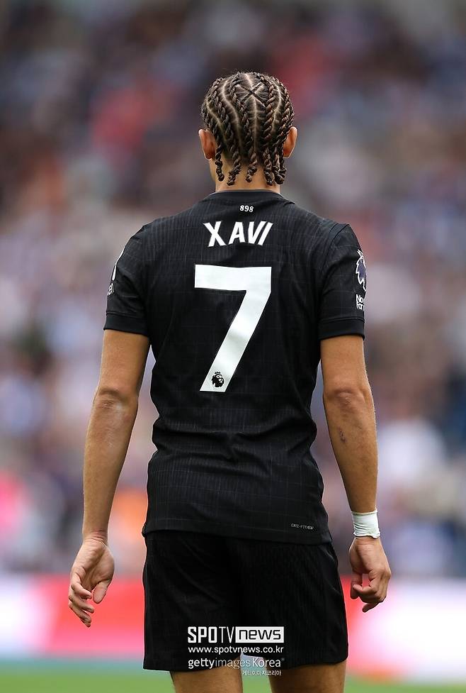 ▲ 손흥민의 등번호를 이어받은 사비 시몬스가 아직까지는 기대에 미치는 활약을 보여주지 못하고 있다. 리그 6경기 동안 데뷔골을 터뜨리지 못하고 있다. 유럽챔피언스리그와 EFL컵까지 합쳐 도합 11경기를 뛰었으나 득점 소식을 전하지 못했다.