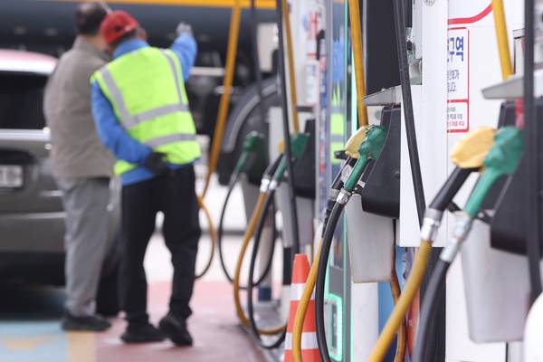 경기도를 비롯한 전국 주유소의 휘발유와 경유 가격이 상승세를 보이고 있다. 시내 한 주유소 모습. /연합뉴스