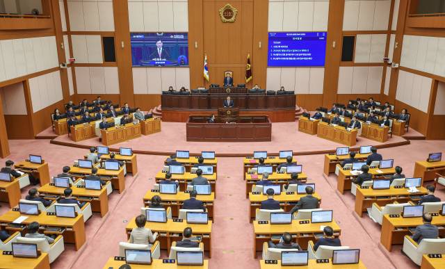 사진은 부산시의회. 부산일보DB