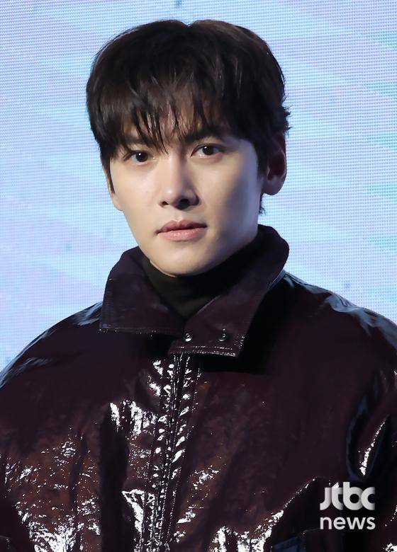 3일 오전 서울 콘래드 호텔에서 디즈니 플러스 오리지널 시리즈 '조각도시' 제작발표회가 열렸다. 박신우 감독, 배우 지창욱, 도경수, 김종수, 조윤수, 이광수가 참석했다. 박세완 엔터뉴스팀 기자 park.sewan@jtbc.co.kr