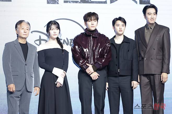 디즈니+의 오리지널 시리즈 '조각도시' 제작발표회에 참석한 김종수, 조윤수, 박신우 감독, 지창욱, 도경수, 이광수. 25. 11.3 ⓒ이혜영 기자 lhy@hankooki.com