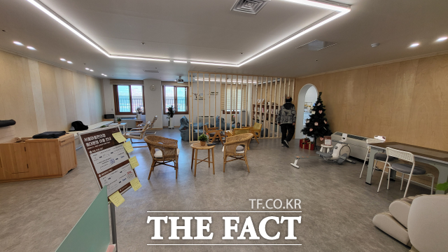 서울시는 지난해 10월 '외로움·고립·은둔 종합대책'을 발표하며 '외없서'를 본격 가동했다. 사진은 '외없서'의 일환인 서울마음편의점. /더팩트 DB