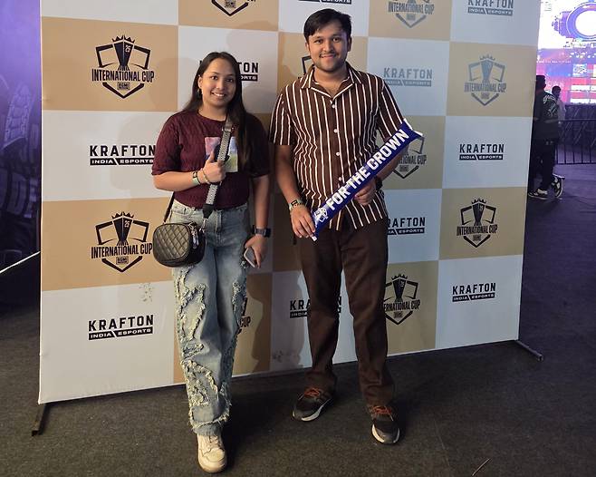 쌍둥이 남동생과 'BMIC 2025' 결승전을 찾은 파리(19)씨. 이날 행사장에는 아들과 함께 온 관중 등 다양한 연령대의 사람이 모였다./최아리 기자