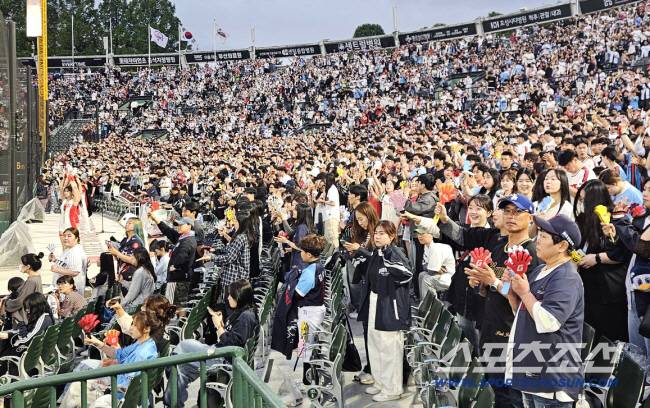 2만2669석이 매진된 사직구장. 스포츠조선DB