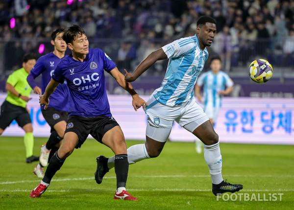 권경원(왼쪽, FC안양), 말컹(오른쪽, 울산HD). 서형권 기자