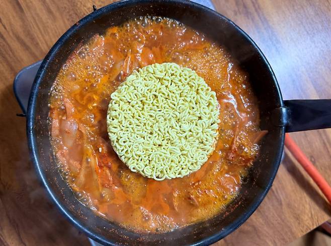 라면 사리를 추가할 수 있다. 사진=박소윤