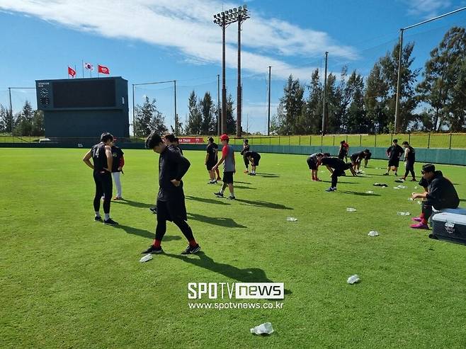 ▲ 캠프 시작부터 시작된 러닝 프로그램을 통해 이번 캠프의 강도를 실감하고 있는 KIA 선수들 ⓒ김태우 기자
