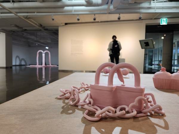 9ÀϱîÁö ±èÇØ¼ºÎ¹®È¼¾ÅÍ ½ºÆäÀ̽º °¡À²¿¡¼ ¹Ú¼ÒÀº ÀÛ°¡ °³ÀÎÀü <°ã°ú °á-Layered Intimacies>ÀÌ ¿¸°´Ù. /·ù¹Î±â ±âÀÚ