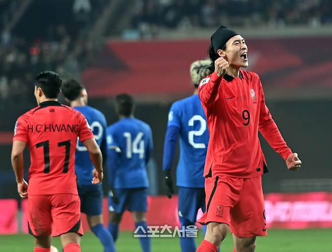 조규성이 서울월드컵경기장에서 열린 2026북중미월드컵 아시아지역 2차예선 대한민국과 싱가포르의 경기 전밤 막판 선제골을 성공시킨후 환호하고 있다. 2023.11.16. 스포스서울 DB