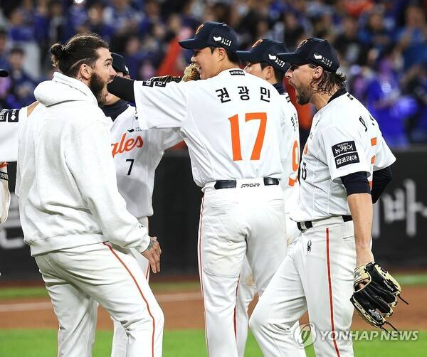 폰세(왼쪽), 와이스. ⓒ연합뉴스