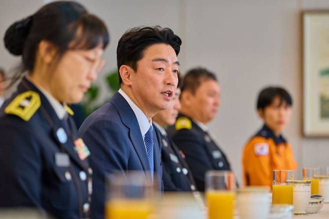 강훈식 대통령 비서실장이 소방의 날을 나흘 앞둔 5일 용산 대통령실에서 열린 소방 공무원 격려 오찬에서 발언하고 있다. 연합뉴스
