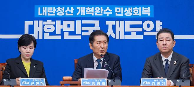 더불어민주당 정청래 대표가 지난달 22일 국회에서 열린 최고위원회의에서 민주당이 발표한 사법개혁안의 반응에 대해 발언하고 있다. /연합뉴스