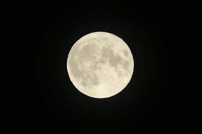 5일 저녁 올해 가장 큰 보름달이 뜬다. 가장 크고 둥근 모양을 이루는 시각은 밤 10시19분이다. 위키미디어 코먼스