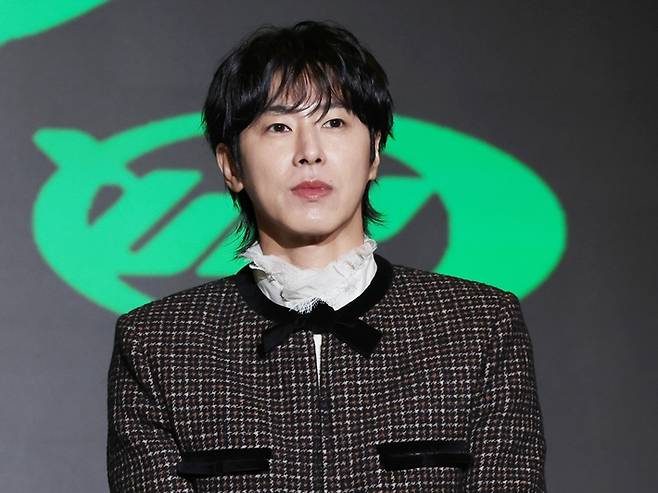 동방신기 유노윤호가 데뷔 22년 만에 첫 번째 정규앨범 '아이-노우' 발매 기념 기자간담회를 5일 오후 2시 서울 송파구 소피텔 앰배서더 서울 호텔에서 열었다. 연합뉴스