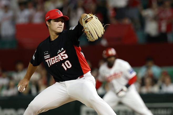 ▲ 내년 KIA 선발 경쟁 구상에 포함되며 팀의 기대를 한껏 모으고 있는 2025년 1라운더 김태형 ⓒKIA타이거즈