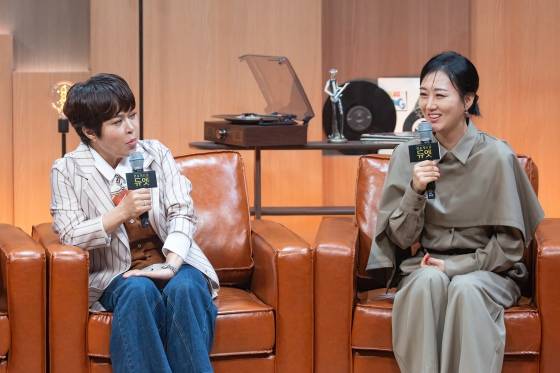 코미디언 조혜련(왼쪽), 가수 장윤정 /사진제공=MBN