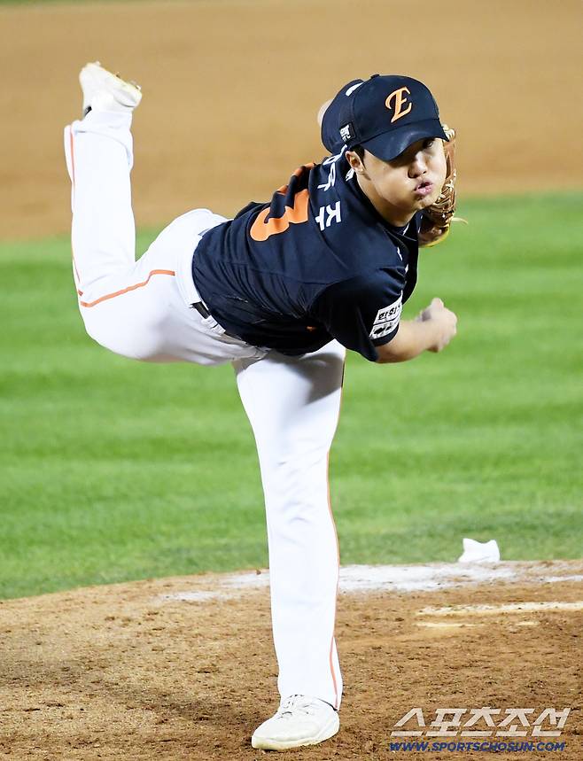 27일 잠실구장에서 열린 한국시리즈 2차전 LG 트윈스와 한화 이글스의 경기. 한화 정우주가 역투하고 있다. 잠실=박재만 기자 pjm@sportschosun.com/2025.10.27/