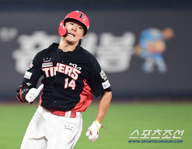 31일 수원 케이티위즈파크에서 열린 KT와 KIA의 경기. 8회 2사 2루. KIA 김규성이 인사이드 파크 홈런을 날렸다. 힘차게 질주하는 김규성. 수원=송정헌 기자songs@sportschosun.com/2025.08.31/