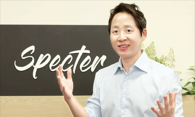 윤경욱 스펙터 대표는 “AI와 빅데이터 같은 도구들이 구인·구직 절차를 크게 바꿔놓을 것”이라며 “열심히 살아온 지원자들이 채용 과정에서 공정한 평가를 받도록 돕겠다”고 말했다. /문경덕 기자
