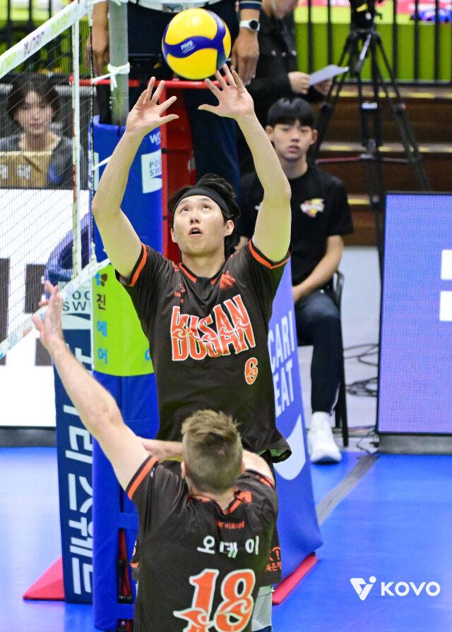 토스하는 이민규./KOVO