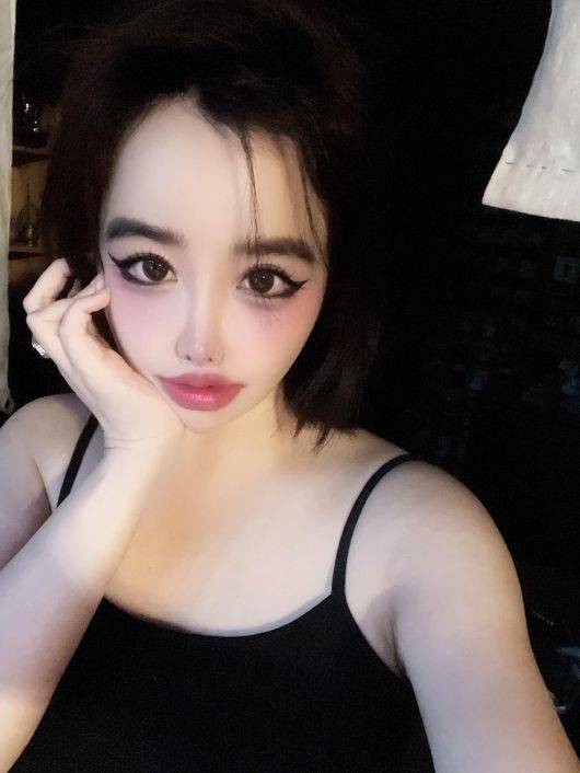 박봄 SNS