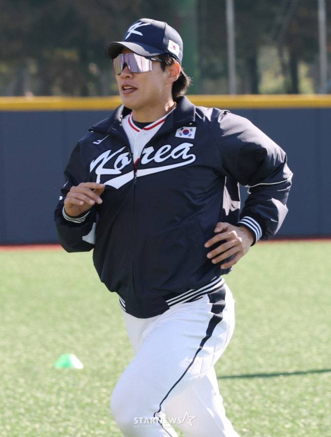 러닝 훈련을 하고 있는 송성문. /사진=김진경 대기자