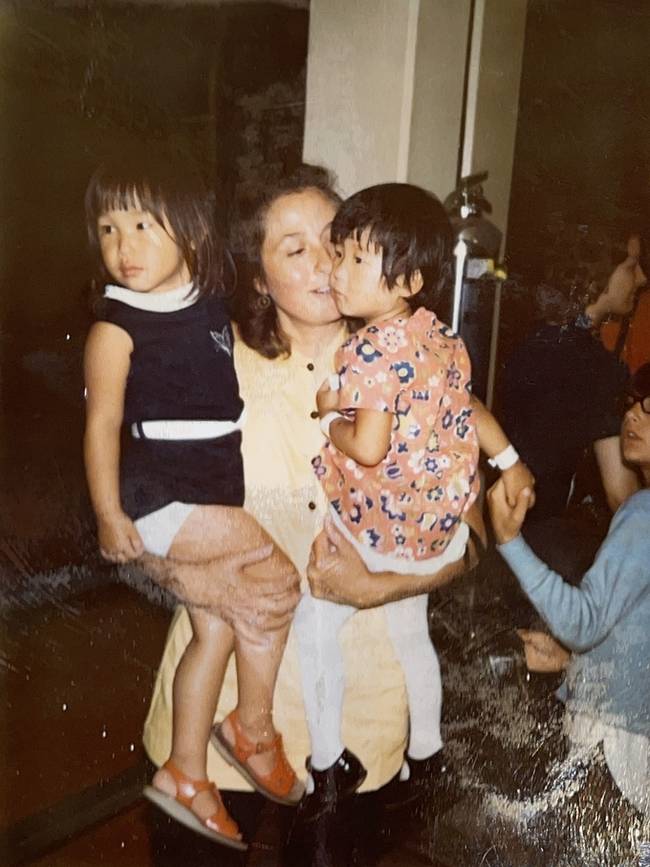 ▲ 권연주씨 입양 첫날의 모습(오른쪽 아이)