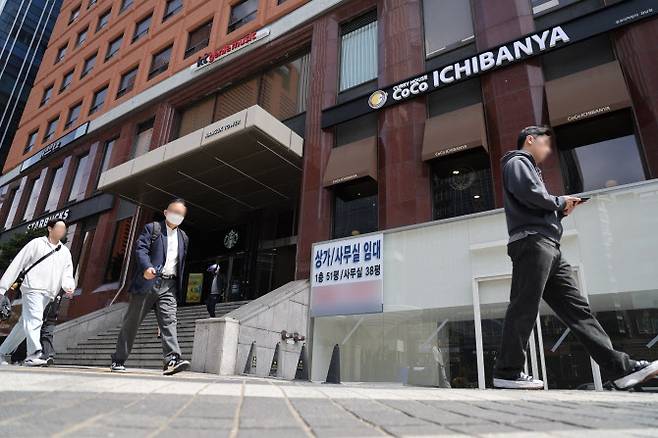 서울 강남구 시내 한 건물에 붙은 사무실 임대 공고문. (사진=연합뉴스)