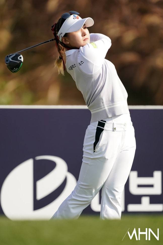 리슈잉이 7일 서원힐스 컨트리클럽에서 열린 대보 하우스디 챔피언십 1라운드에서 샷을 하고 있다.