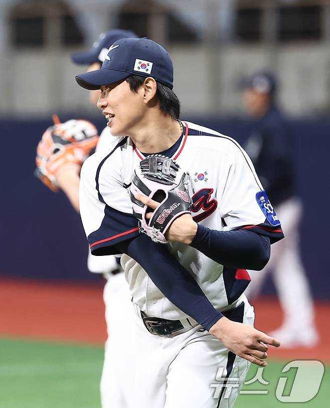 야구대표팀 송성문이 4일 서울 고척스카이돔에서 훈련을 하고 있다. 류지현 감독이 이끄는 대표팀은 오는 8,9일 체코에 이어 15,16일에 일본과의 평가전 경기를 치를 예정이다. 2025.11.4/뉴스1 ⓒ News1 김성진 기자