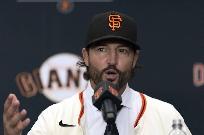 토니 바이텔로 샌프란시스코 자이언츠 신임 감독이 지난달 31일(한국시각) 오라클파크에서 열린 취임 기자회견에서 소감을 밝히고 있다. Imagn Images연합뉴스