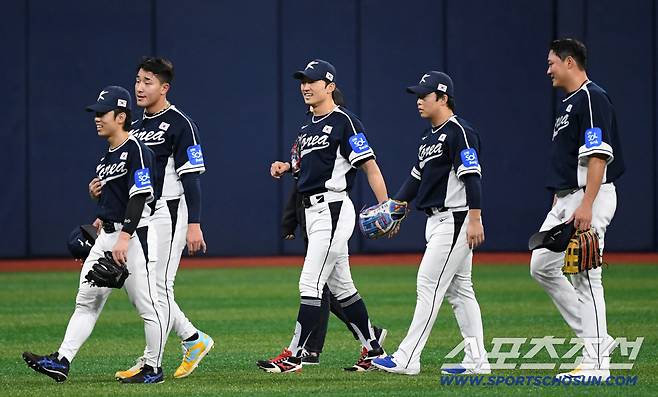 대한민국 야구대표팀 외야수 김성윤, 안현민, 박해민, 훈면빈, 이재원.