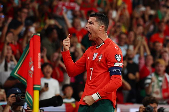 Soccer Football - FIFA World Cup - UEFA Qualifiers - Group F - Portugal v Hungary - Estadio Jose Alvalade, Lisbon, Portugal - October 14, 2025 Portugal's Cristiano Ronaldo celebrates scoring their first goal REUTERS/Pedro Nunes <저작권자(c) 연합뉴스, 무단 전재-재배포, AI 학습 및 활용 금지>