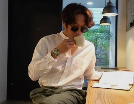 그룹 코요테 빽가가 최근 온라인 사기로 금전적 피해를 입은 사실을 고백했다. 빽가 SNS