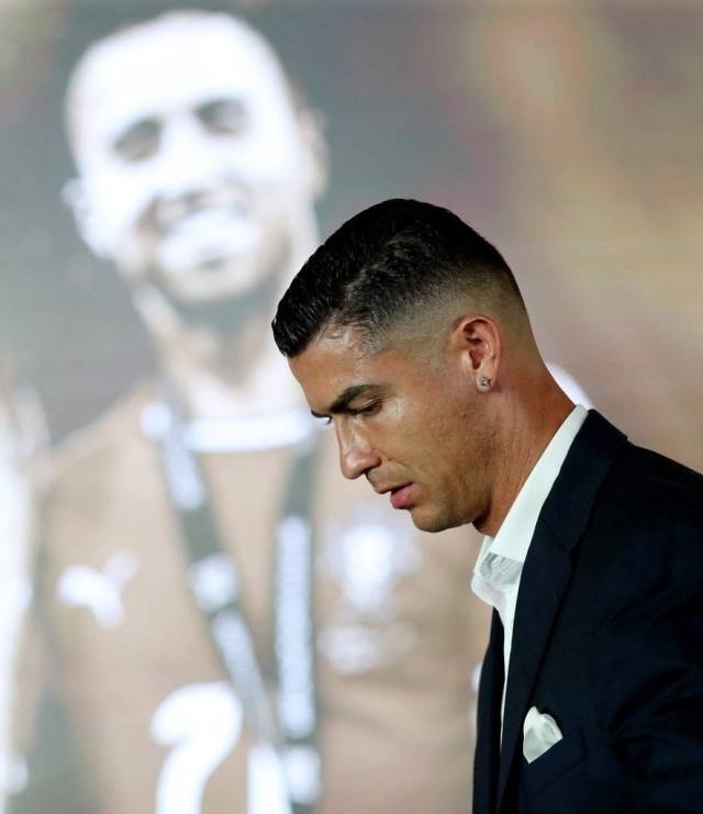 호날두는 “조타의 사망 소식을 체육관에서 들었고 정말 많이 울었다. 처음에는 믿을 수 없었다. 너무 많이 울었다. 국가, 가족, 친구와 팀 동료 등 모두에게 너무 힘든 순간이었다. 정말 끔찍한 소식이었다”며 “지금도 국가대표 유니폼을 입을 때마다 조타의 존재가 느껴진다. 그는 조용하고 성실했으며 좋은 사람, 훌륭한 동료였다. 함께한 시간들이 너무 소중하다. 정말 슬프다”라고 진심을 보였다. 사진=X