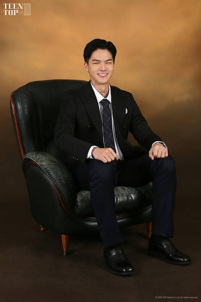 그룹 틴탑 출신 방민수. 틴탑 공식 페이스북