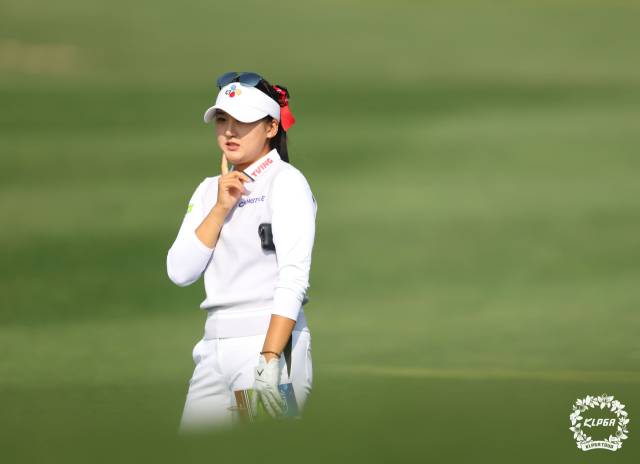 단독 선두에 나선 리슈잉. 사진 제공=KLPGA