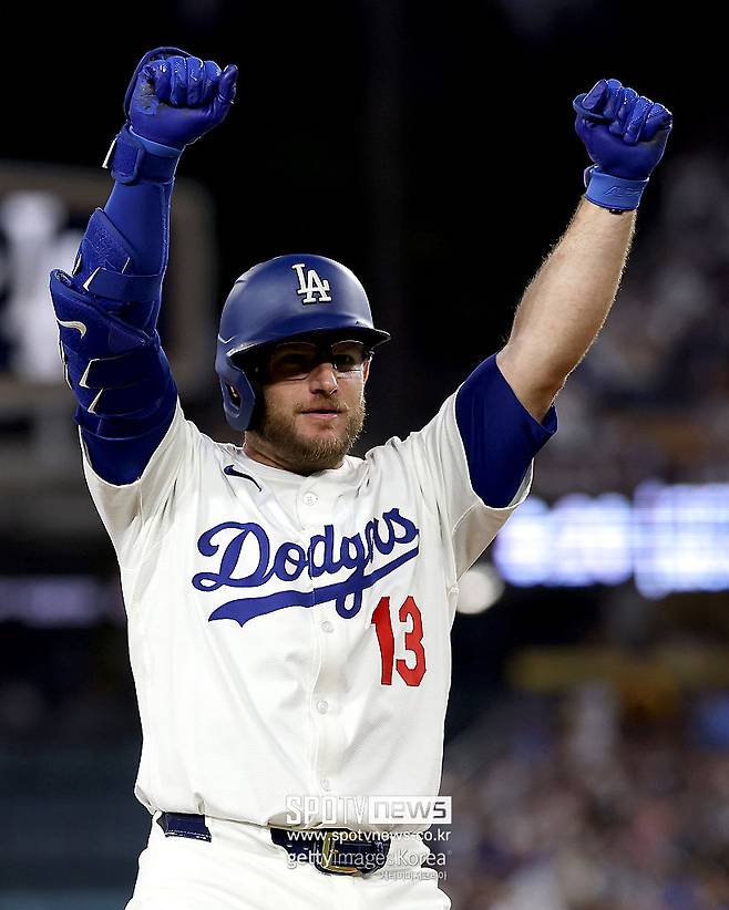 ▲ 다저스는 맥스 먼시에 대한 구단 옵션 1년 1000만 달러를 실행했다. 먼시는 "다저스가 아니었다면 지금 야구를 하고 있지 않을 것"이라며 감사 인사를 전했다.