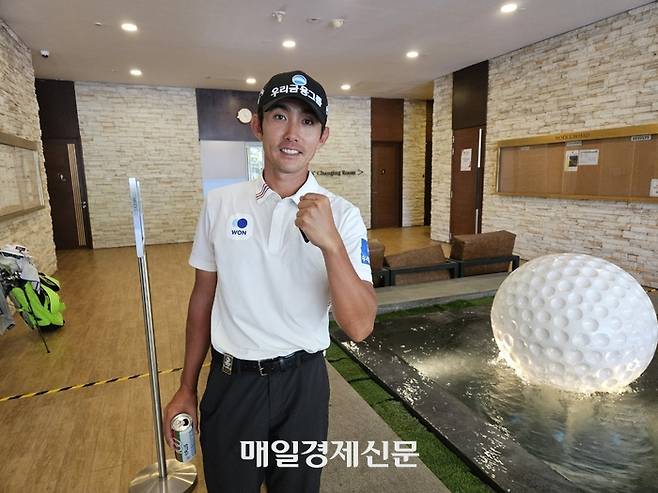 이수민이 8일 열린 아시안투어 인터내셔널시리즈 마오타이 싱가포르 오픈 3라운드를 마친 뒤 포즈를 취하고 있다. 김지한 기자