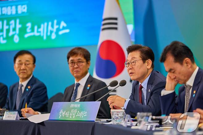 이재명 대통령이 9월 12일 강원 춘천시 강원창작개발센터에서 열린 '강원의 마음을 듣다' 타운홀 미팅에서 발언하고 있다. (대통령실 제공. 재판매 및 DB 금지) 2025.9.12/뉴스1 ⓒ News1 허경 기자