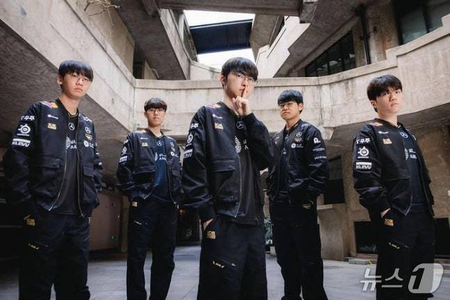 LoL 월드 챔피언십(롤드컵) 우승 도전 T1 선수들(라이엇 게임즈 제공)