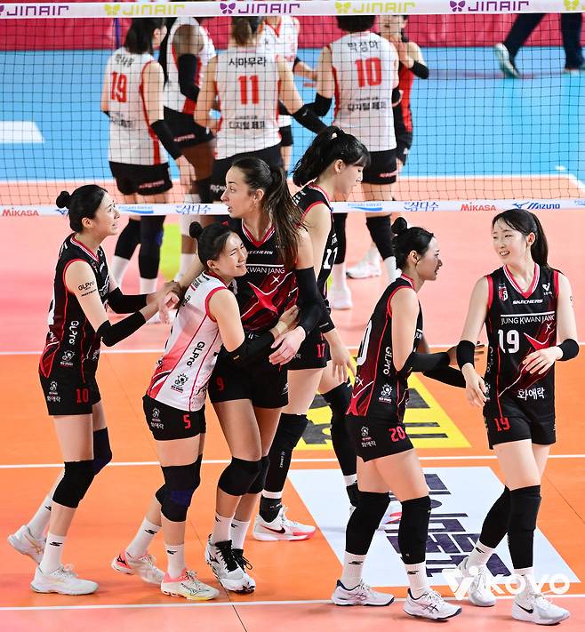 페퍼저축은행을 꺾은 OK저축은행(KOVO제공)