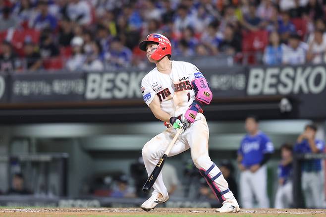 KIA 박찬호가 광주-기아 챔피언스 필드에서 열린 2025 KBO리그 삼성전에서 6회말 선제 결승 2루타를 때리고 있다. 사진 | KIA 타이거즈