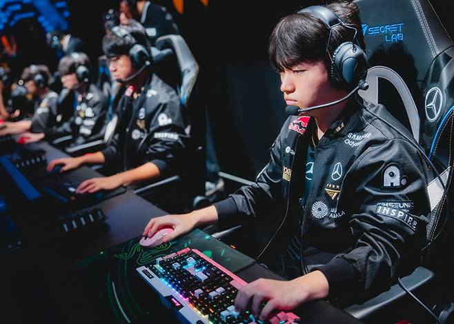 ‘케리아’ 류민석이 9일(한국시간) 중국 청두 동안호 스포츠파크에서 열린 ‘2025 리그오브레전드 월드챔피언십(롤드컵)’ 결승을 준비하고 있다. 사진 | 라이엇 게임즈