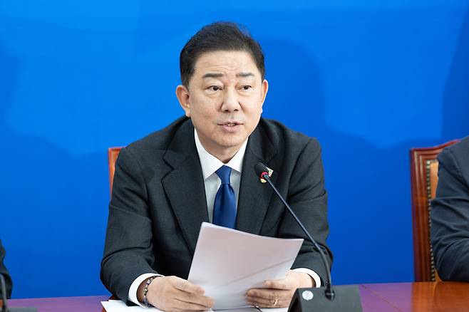 김병기 더불어민주당 원내대표가 9일 서울 여의도 국회에서 열린 기자간담회에서 모두발언하고 있다. /뉴스1