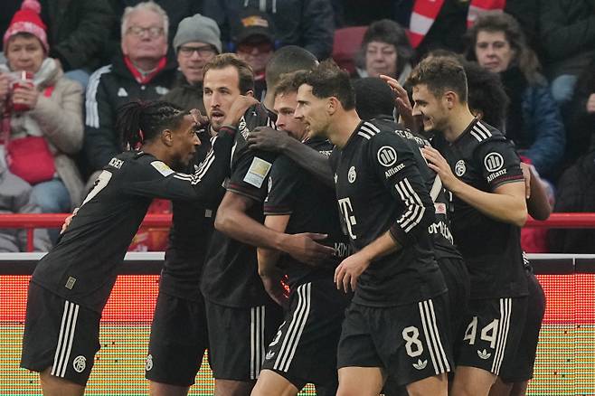 루이스 디아스의 득점 후 기뻐하는 뮌헨 선수단. 사진=AP 연합뉴스