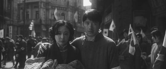 영화 '난징사진관'에서 일본군의 선전 사진 촬영에 동원된 주인공 수류창(류호연). 사진 콘텐츠존