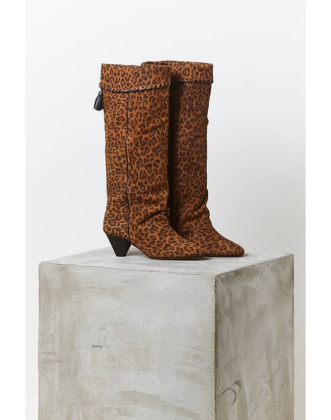 프랑스 의류 브랜드 ‘이자벨 마랑’이 올 가을·겨울 신제품으로 출시한 레오파드 부츠.
