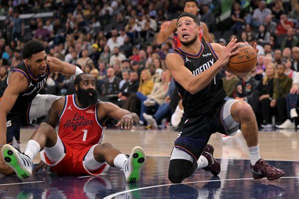 피닉스가 부커의 활약을 앞세워 클리퍼스를 꺾었다. 사진= Jayne Kamin-Oncea-Imagn Images= 연합뉴스 제공