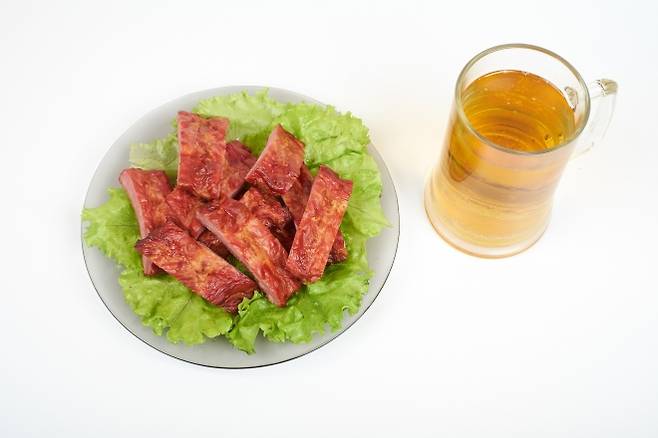 고기와 술은 체취를 덜 매력적으로 만드는 것으로 나타났다. 123rf